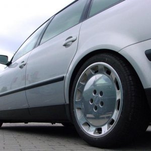 Audi A 8 "Gullideckel" hochglanz (Sommer)